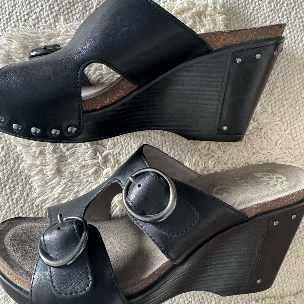 Dansko Black "Fern" Leather Wedge Sandals size 38 NWOT